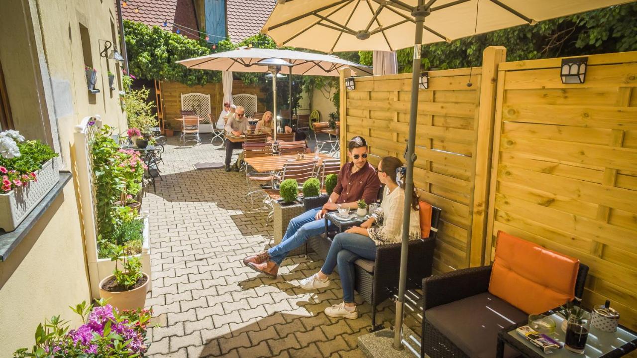 Gaestehaus Und Cafe Zur Silbernen Kanne Gasthuis *